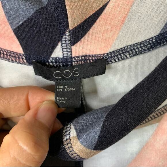 COS‎ Geometric Golf abstract top size medium - Picture 3 of 5
